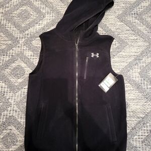 Nwt boys under armor vest